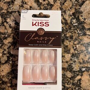 KISS Classy Nails - Soft Pink Elegance